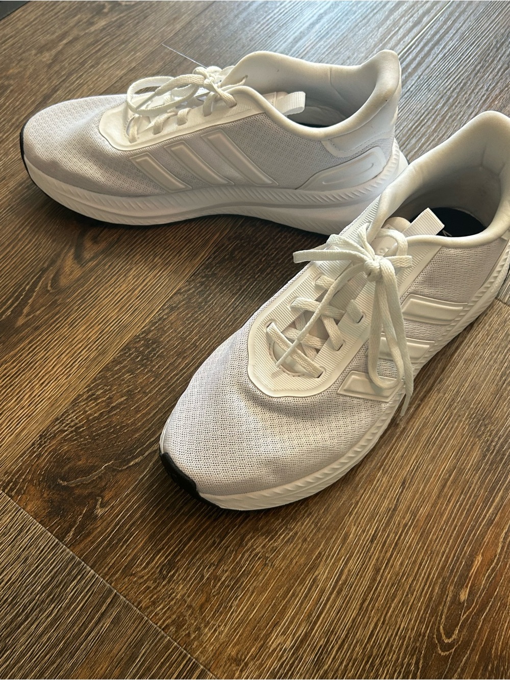 Adidas White Running Sneakers - Classic Three-Stripe Design